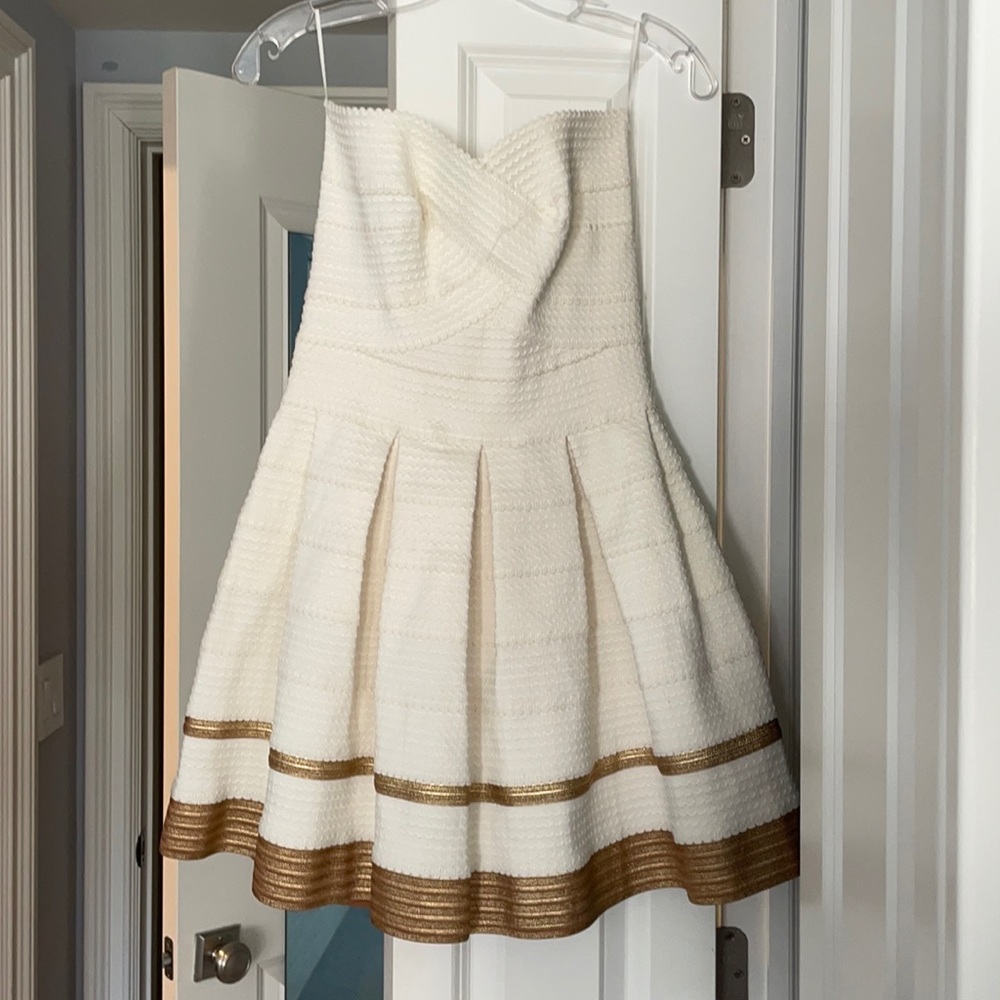 Strapless bandage mini dress with gold lining